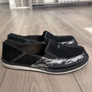 ARIAT Cruiser Womens Flats Comfort Shoes Black Suede Embossed Logo 9 B